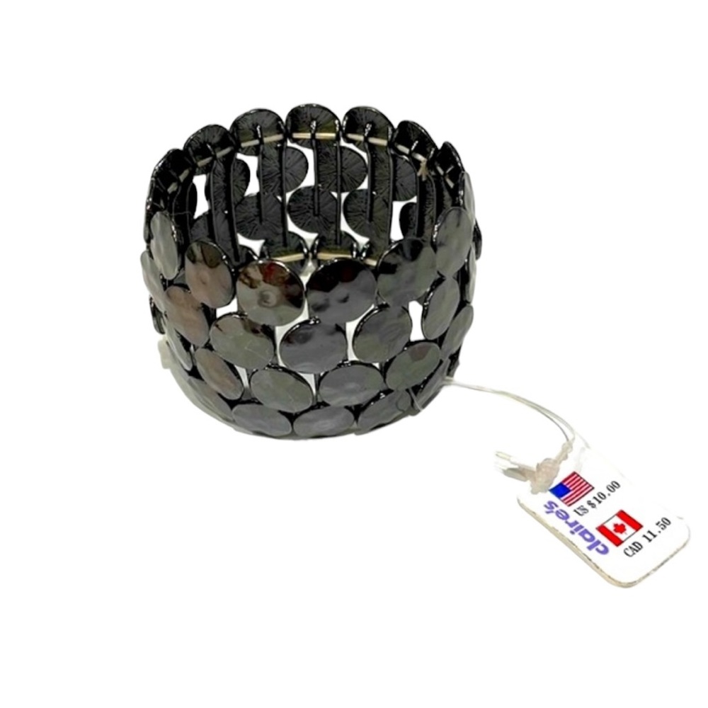 Claire’s stretchy metal cuff